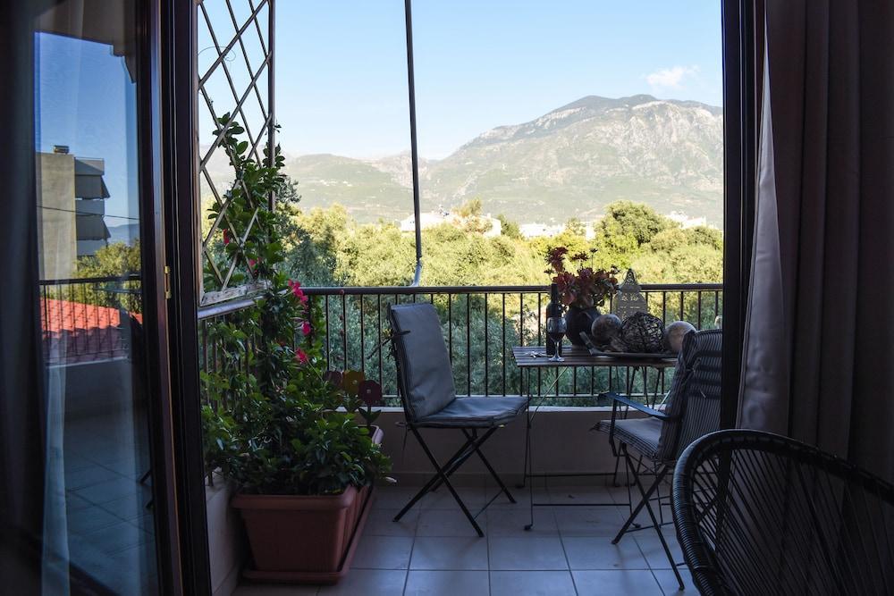 Amalia'S Serendipity - City Lights & Mountain Vistas Kalamata Exterior photo